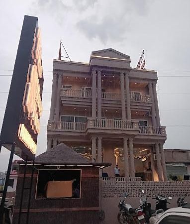 The Silver Spoon Hotel & Restaurant Būndi 外观 照片