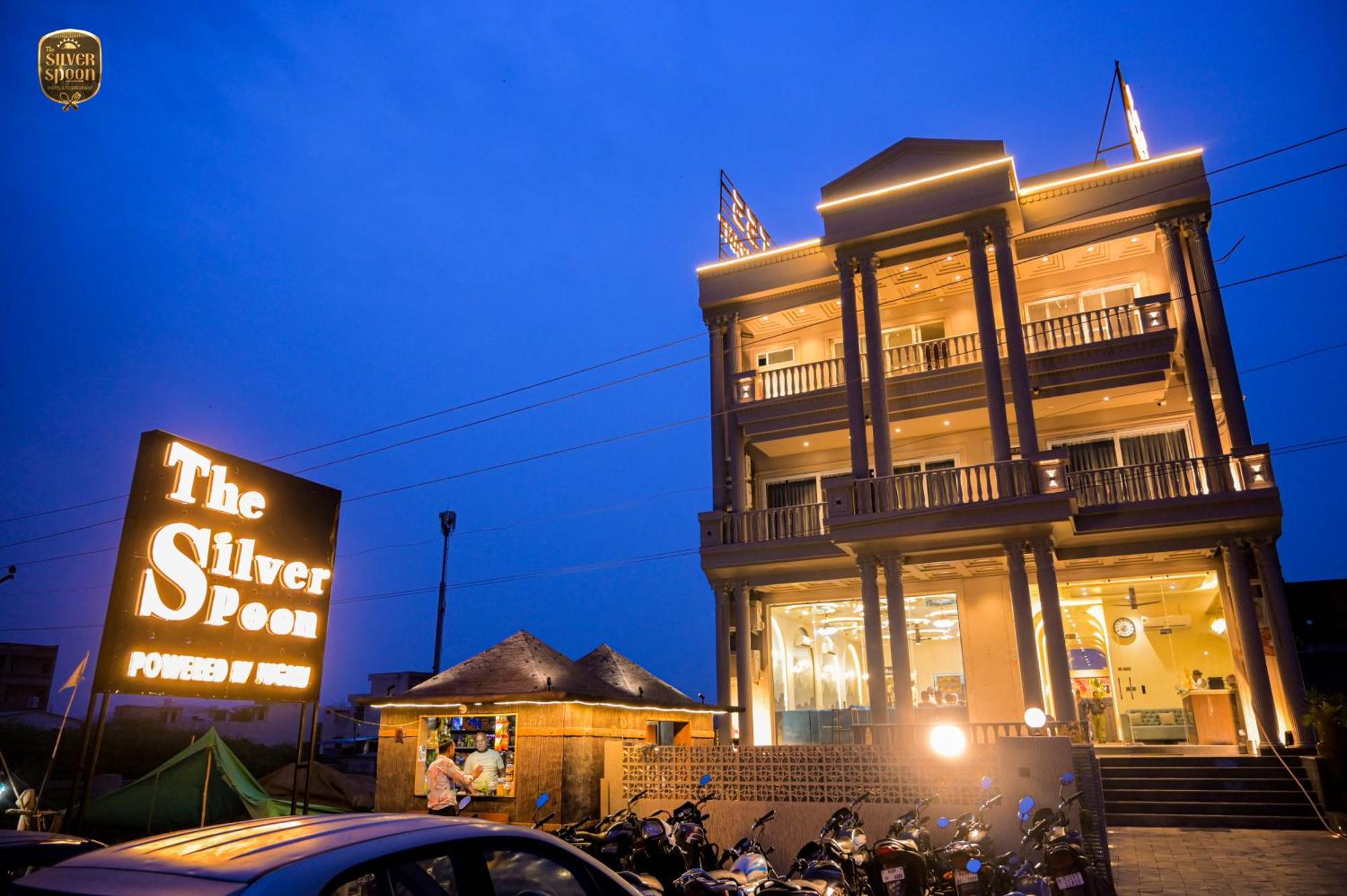 The Silver Spoon Hotel & Restaurant Būndi 外观 照片