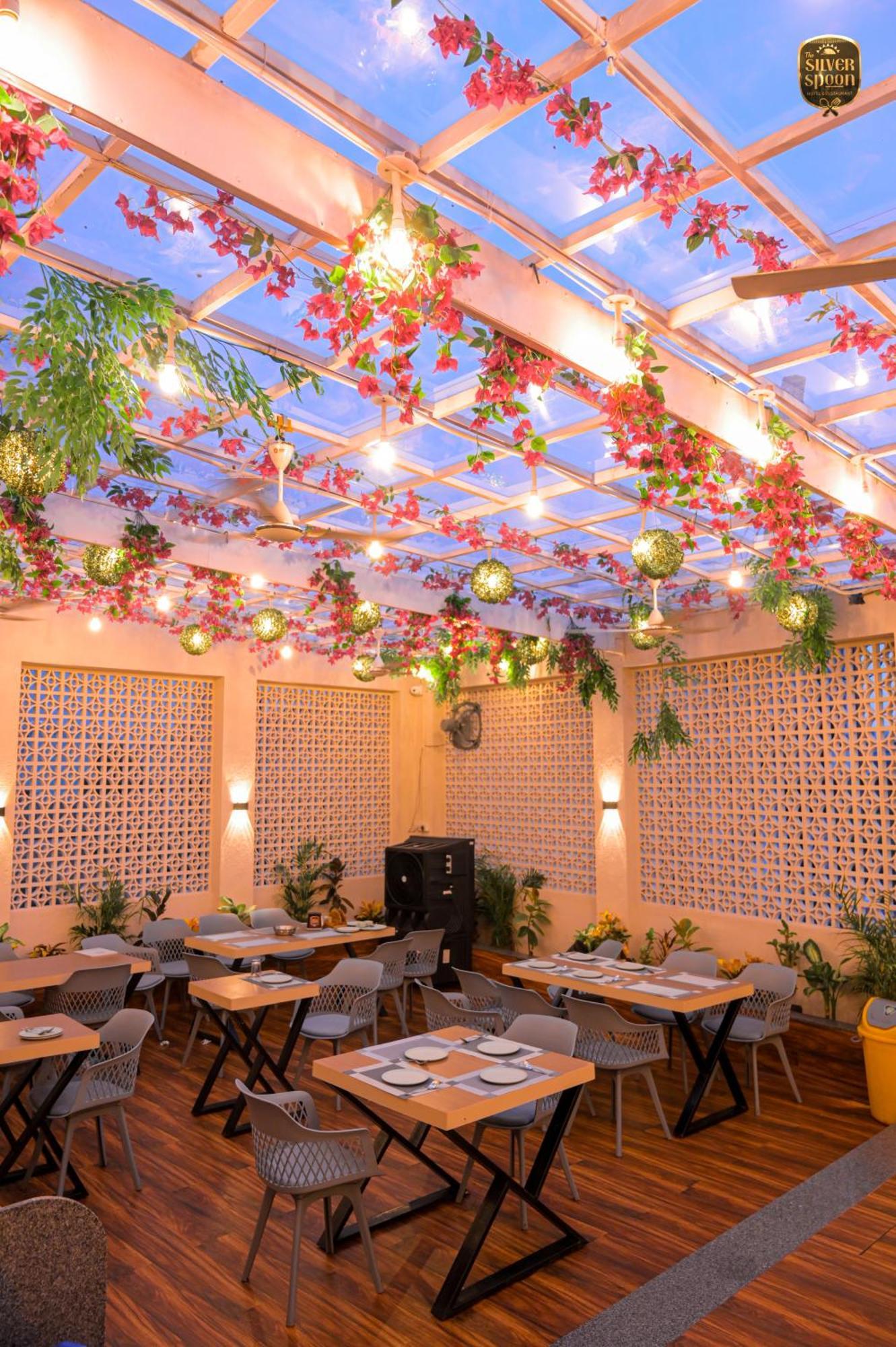 The Silver Spoon Hotel & Restaurant Būndi 外观 照片