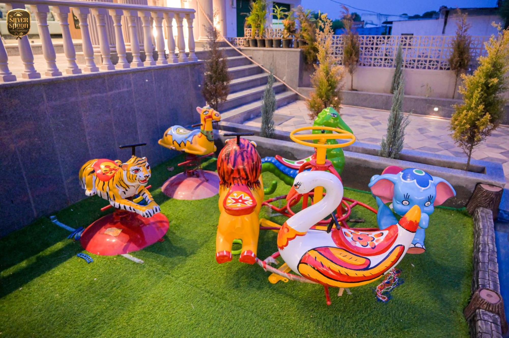 The Silver Spoon Hotel & Restaurant Būndi 外观 照片