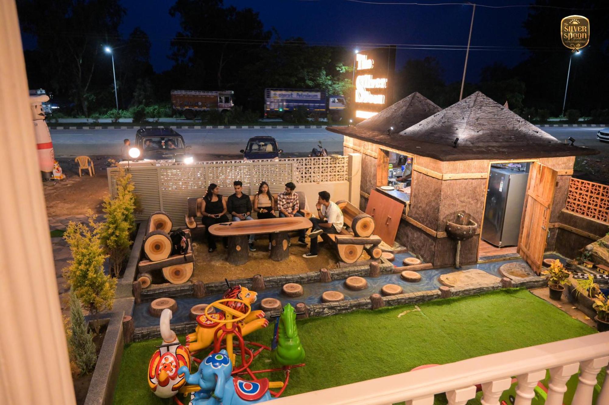 The Silver Spoon Hotel & Restaurant Būndi 外观 照片