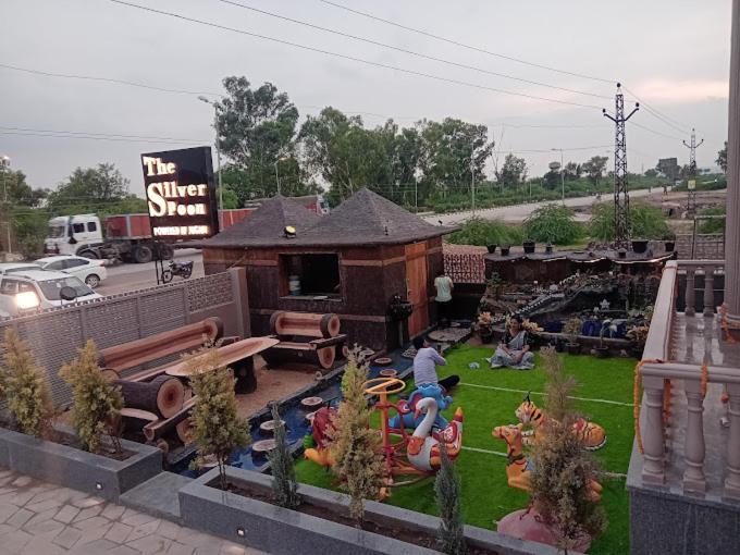 The Silver Spoon Hotel & Restaurant Būndi 外观 照片